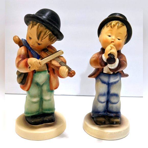 Two Hummel Ceramic Figurines Flute Player And Fiddle Player Vintage 1960-72 - Picture 1 of 11